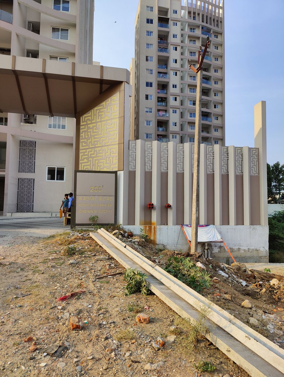 tweetarunb's tweet photo. Affected 250 families with close to 1000+ residents ( includes  elders and kids) staying at our apartment Jones Blazia in 200 feet  radial road, Kovilambakkam, In just 2 days, there were 2 encroachment  happened very near our exit gate by @NHAI_Official  contract @mkstalin https://t.co/f2Mu8XFbok