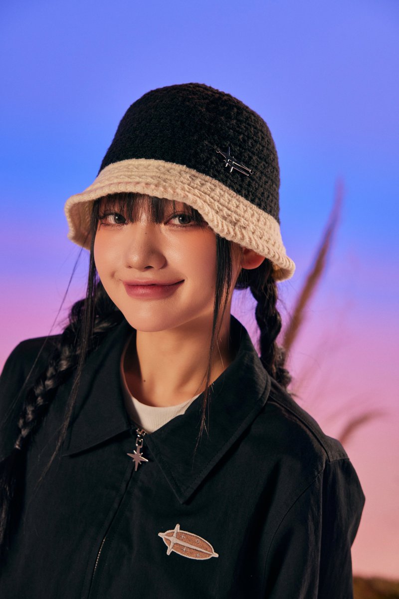 HYBE_MERCH's tweet image. TOMORROW X TOGETHER WORLD TOUR &amp;lt;ACT : PROMISE&amp;gt; - OFFICIAL MERCH.
📸 STYLE PHOTO (3/3)

✨ 상품 공개 2024. 04. 19. 11AM(KST)
📅 판매 오픈 2024. 04. 22. 11AM(KST)
📍 @weverseshop

#투모로우바이투게더 #TOMORROW_X_TOGETHER #TXT #ACT_PROMISE #TXT_TOUR_ACTPROMISE