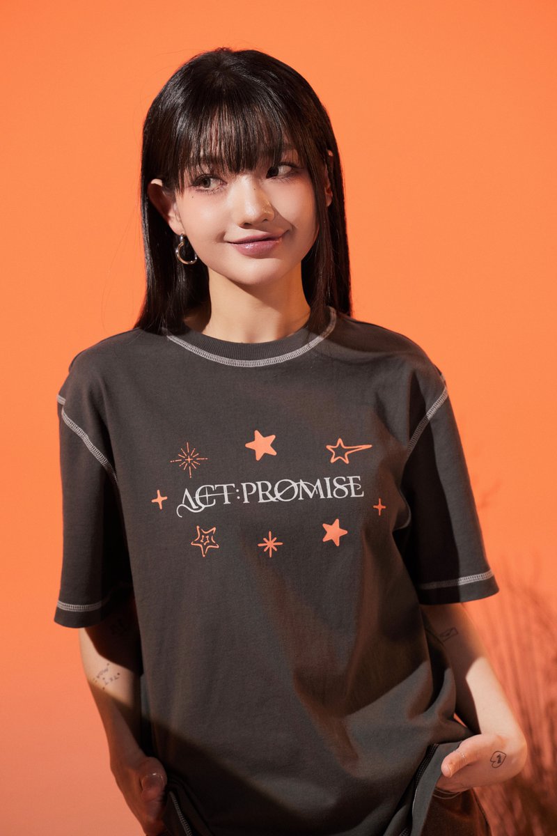 HYBE_MERCH's tweet image. TOMORROW X TOGETHER WORLD TOUR &amp;lt;ACT : PROMISE&amp;gt; - OFFICIAL MERCH.
📸 STYLE PHOTO (3/3)

✨ 상품 공개 2024. 04. 19. 11AM(KST)
📅 판매 오픈 2024. 04. 22. 11AM(KST)
📍 @weverseshop

#투모로우바이투게더 #TOMORROW_X_TOGETHER #TXT #ACT_PROMISE #TXT_TOUR_ACTPROMISE