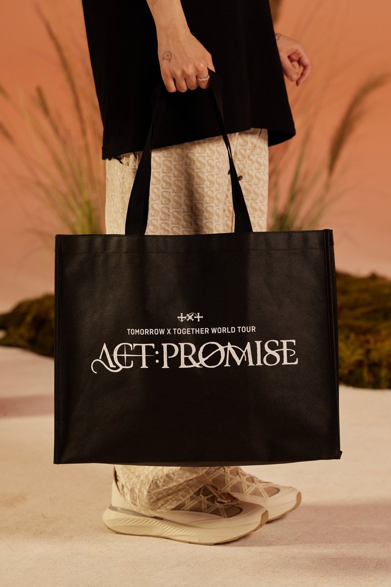 HYBE_MERCH's tweet image. TOMORROW X TOGETHER WORLD TOUR &amp;lt;ACT : PROMISE&amp;gt; - OFFICIAL MERCH.
📸 STYLE PHOTO (3/3)

✨ 상품 공개 2024. 04. 19. 11AM(KST)
📅 판매 오픈 2024. 04. 22. 11AM(KST)
📍 @weverseshop

#투모로우바이투게더 #TOMORROW_X_TOGETHER #TXT #ACT_PROMISE #TXT_TOUR_ACTPROMISE