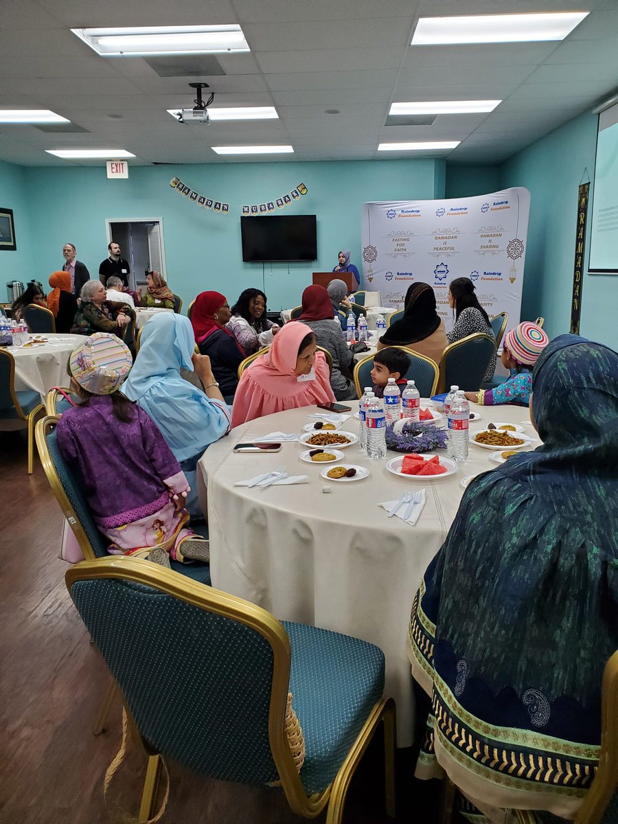 Bohras_USA's tweet photo. Members of the #SanAntonio #DawoodiBohra community were glad to attend the Raindrop Foundation’s Annual Interfaith Ramadan Dinner which brought together people from diverse backgrounds to build bridges. Attendees shared about their cultures and collectively donated to the San Antonio @safoodbank.