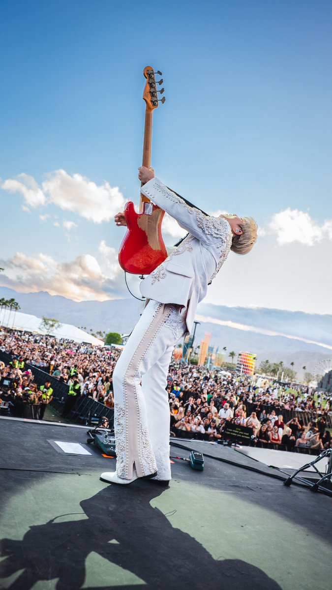 TheRose_0803's tweet photo. [Coachella Weekend One] Indio, California

#coachella #TheRose #더로즈 https://t.co/WoOmTe7lKn