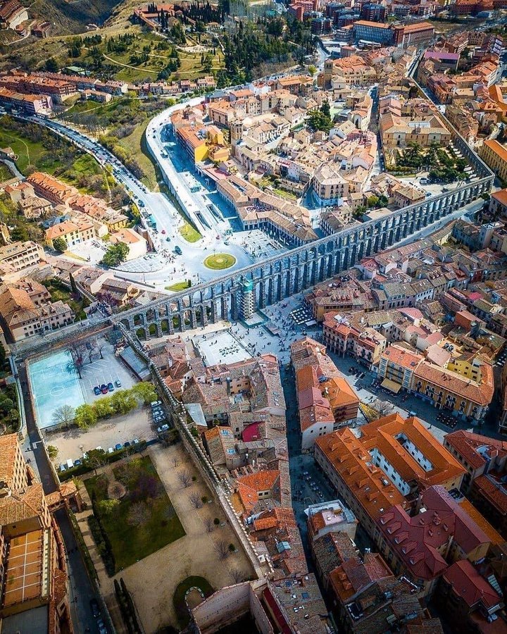 15/ The Aqueduct of Segovia, Spain 🇪🇸 

This well-preserved Roman aqueduct dates back to the 1st century AD and consists of over 25,000 granite blocks. This unique view helps us more fully appreciate the size.  

📸 kev_mcr