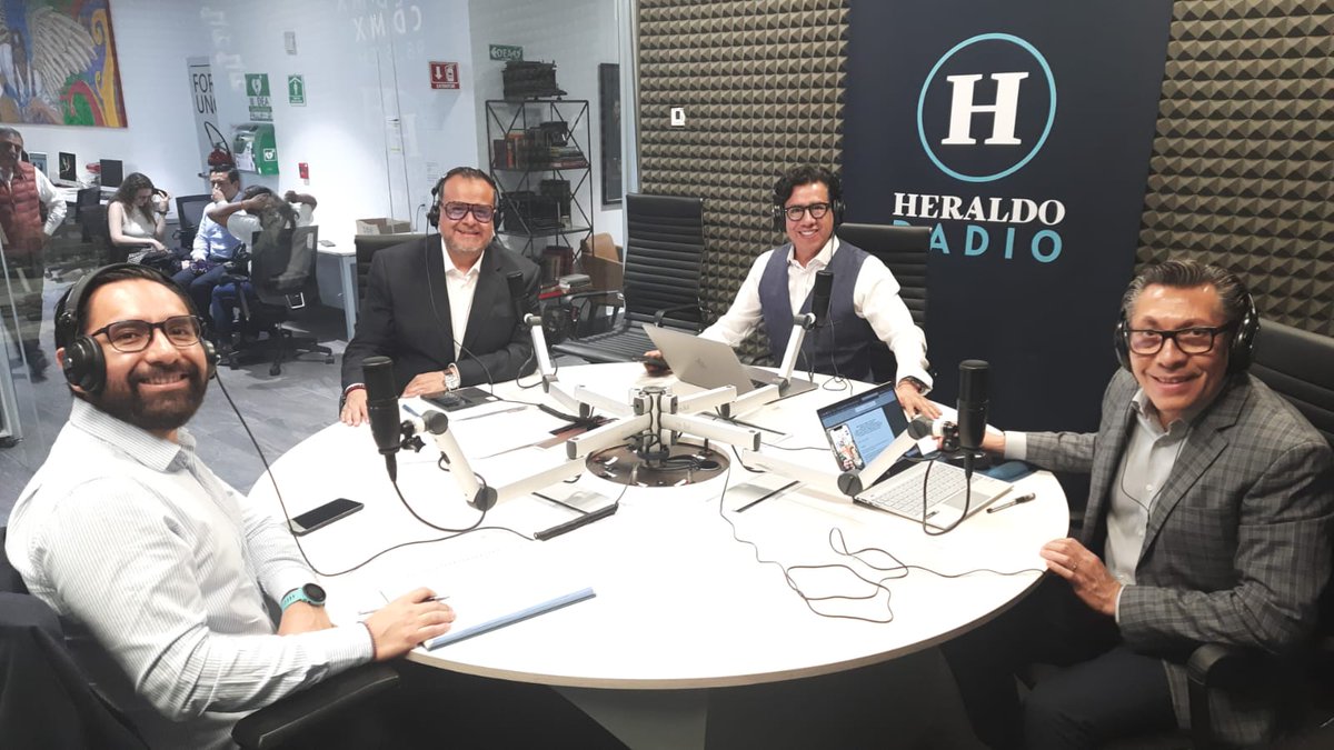 El Comisionado del INFO CDMX, @JulioCBonillaG participa en el programa  #AfuegoLento que conduce el periodista @alfredolez y que se transmite por el #HeraldoRadio.
Tema: #InteligenciaArtificial en procesos electorales
Sigue la conversación👉🏾 acortar.link/Elj6Hn