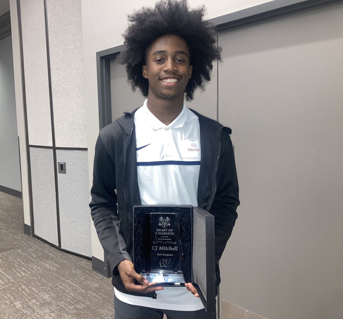 CONGRATS! Westside’s C.J. Mitchell was named the winner of the “Heart of a Warrior” award, after coming back from an injury!! @HoopsWestside @cjmitchell292 #nebpreps @jimsimons1 @westsidewired @Westside66 #Rollside @sportsgirlkait