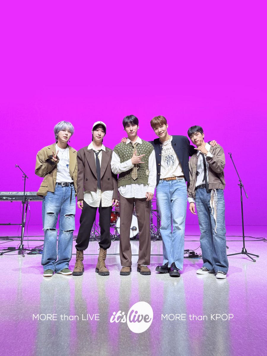 원위의 잇츠라이브 현장 포토!📸
ONEWE의 ‘추억의 소각장 (Beautiful Ashes)' 무대를
유튜브 it's Live 채널에서 확인하세요!✨

#itsLive #원위 #추억의_소각장 #ONEWE #KPOP #잇츠라이브