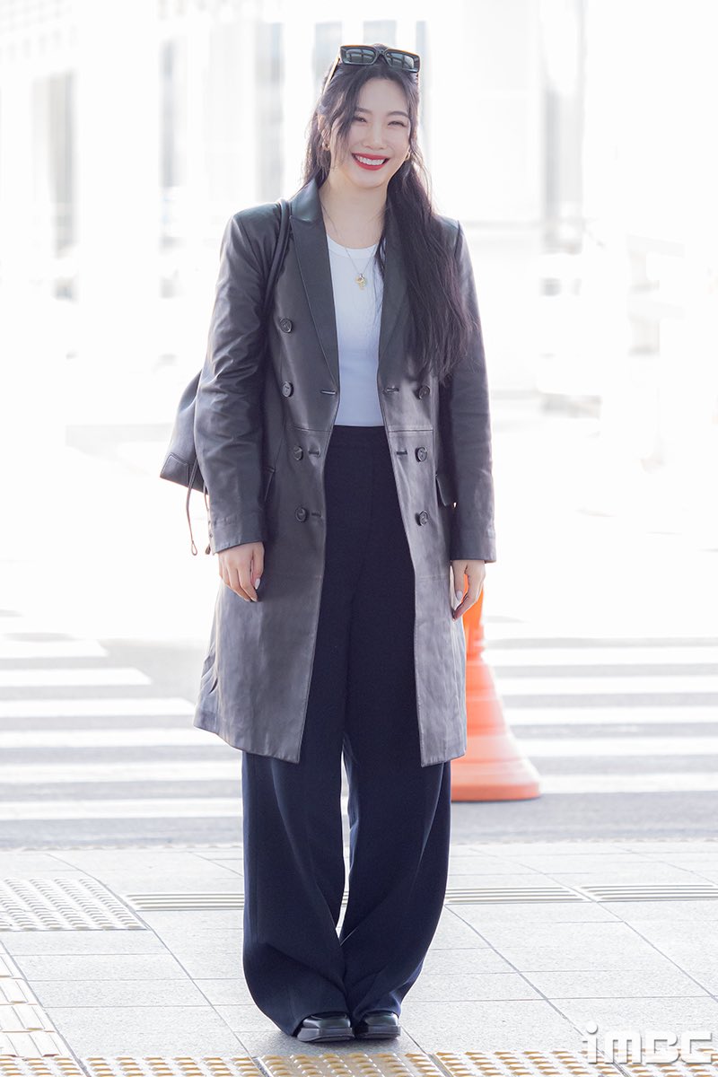 JOY at ICN Airport heading to Venice, Italy to attend Biennale Arte 2024 with Tod’s 👸🏻✈️🇮🇹 

#조이 #JOY #JOYxTods 
 @RVsmtown @Tods