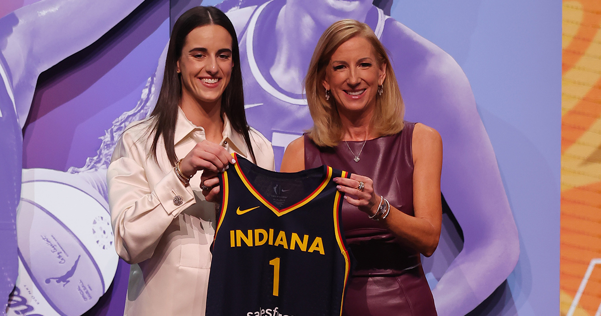 Caitlin Clark is closing in on a lucrative deal with Nike and will get a signature shoe after going No. 1 in the WNBA Draft, per @ShamsCharania. More on the deal and how Clark's NIL success set her up for more in the W, for @5GOATs_ x @On3sports: on3.com/pro/news/caitl…