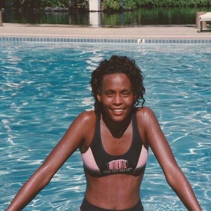#WBW with a beautiful sweet young Whitney Houston just beautiful!! 🖤💗🖤