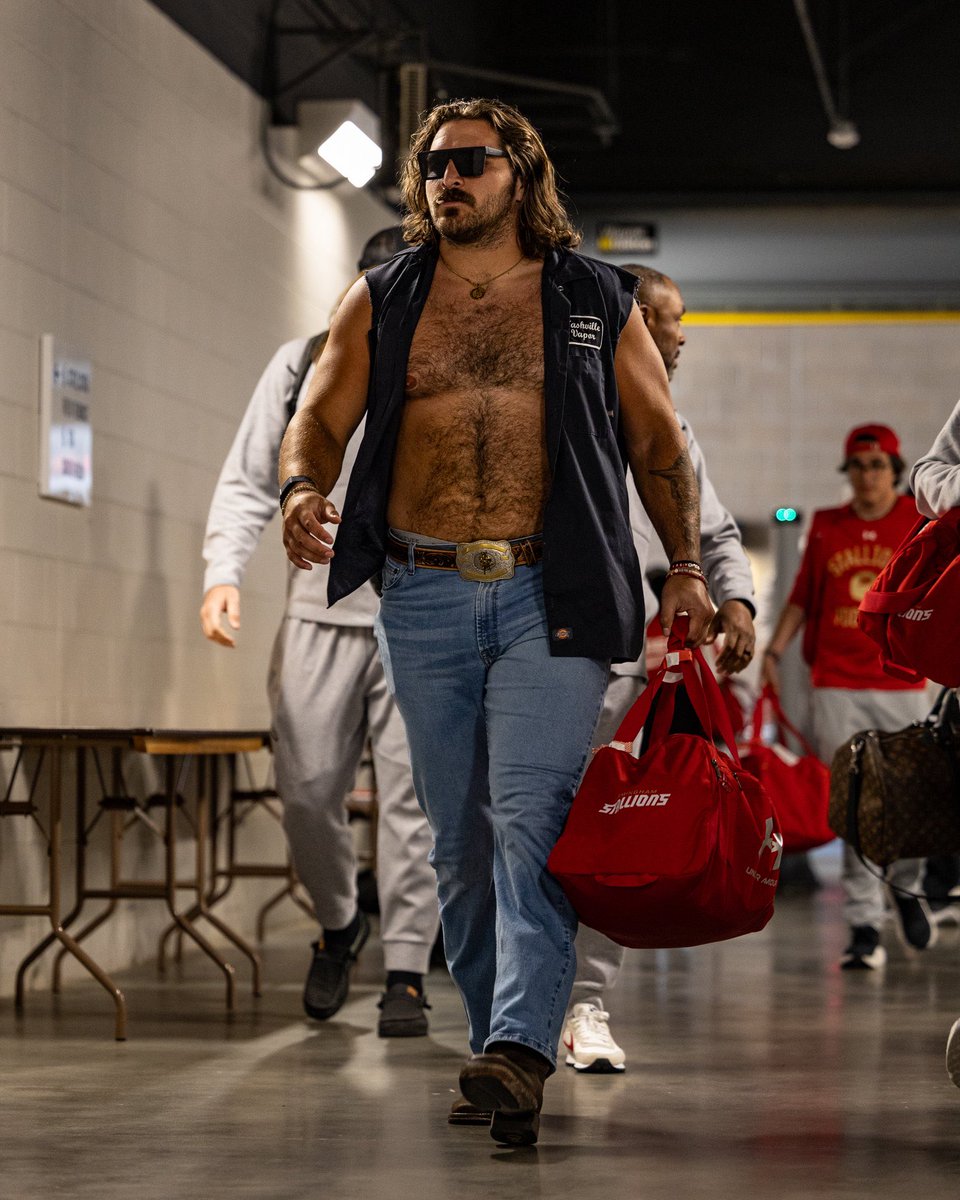 Watch out <a href="/JasonKelce/">Jason Kelce</a> — <a href="/schneidercole14/">cole schneider</a> is coming for that “Sexiest Man Alive” title.

#UFL x #GiddyUp 🐎