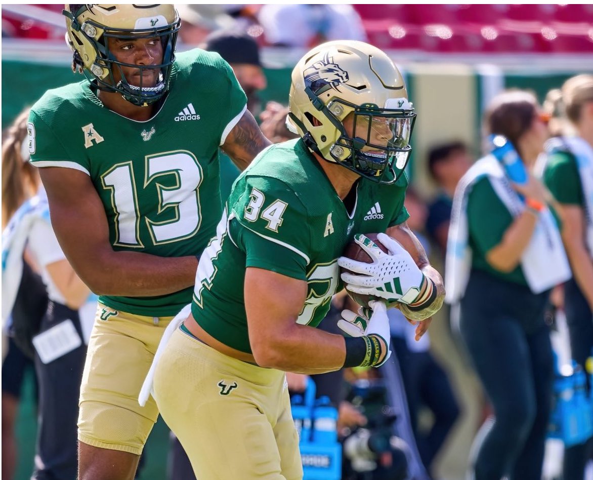 Happy To Be At An Unofficial @USFFootball!!! @CoachBeck56 @darealcoachcam1 @SwickONE8 @CollinsHillFB @CoachGolesh @ToddOrlandoUSF @SCOOBZILLA730 @43Elite @TheUCReport @RecruitGeorgia