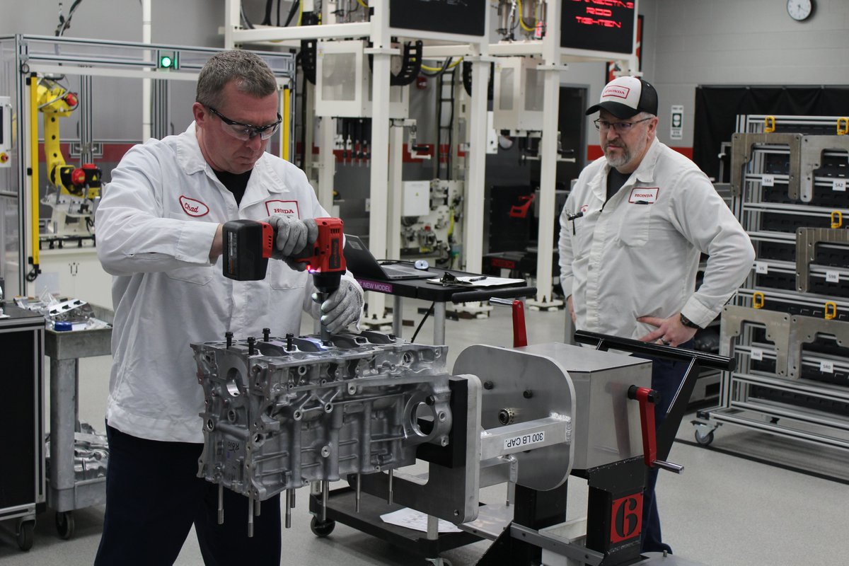 Integra Type S DE5に搭載されたレース用エンジンは、日米HRCが共同開発🇯🇵🇺🇸 オハイオ州の量産エンジン工場で組み立てられ、その後、同州内の量産研究所で車体にドッキングされました。 Hondaのレース部隊と量産部隊の協力によって生み出されたものです🫡 #Acura #Integra #LongBeach…