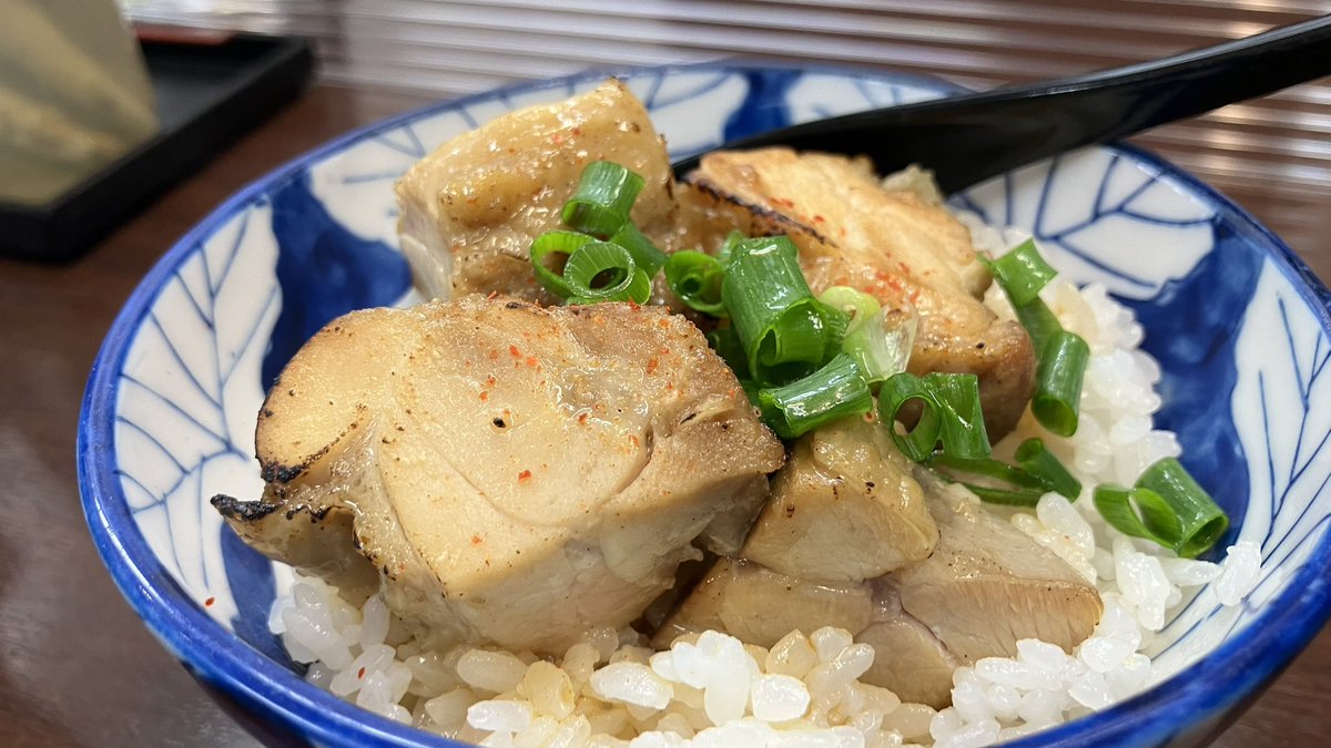 麺や 睡蓮

2種煮干しの手もみ麺（アニマルオフ） 塩
鶏めし

2種の内訳は片口とあご
あくまでもほぼほぼ片口で
あごは下支えだそうです
やはり睡蓮さんの煮干しは最高🐟
次は3種らしい😂

手もみ麺はリニューアルしたそうで
加水率10%上げモチッムニュ感が
強くなってます👍

ご馳走様でした🍜✨🍵🙇‍♂️