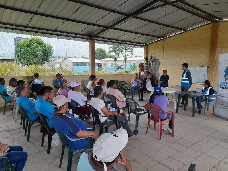 Riego_Guayas's tweet photo. !Continuamos con los trabajos de #Desazolves en la provincia! 

El día de hoy se realizó la socialización del proyecto “DESAZOLVE DEL RÍO CHANCHAN EN EL CANTÓN MARCELINO MARIDUEÑA”, en el recinto La Modelo. 
#SecciónDelRíoChanchan #4.5km #GuayasSeMueveAlCambio #DIRDRA https://t.co/srO20m83kS