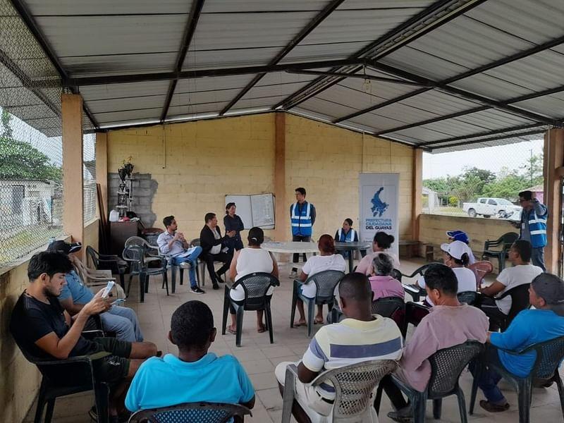 Riego_Guayas's tweet photo. !Continuamos con los trabajos de #Desazolves en la provincia! 

El día de hoy se realizó la socialización del proyecto “DESAZOLVE DEL RÍO CHANCHAN EN EL CANTÓN MARCELINO MARIDUEÑA”, en el recinto La Modelo. 
#SecciónDelRíoChanchan #4.5km #GuayasSeMueveAlCambio #DIRDRA https://t.co/srO20m83kS
