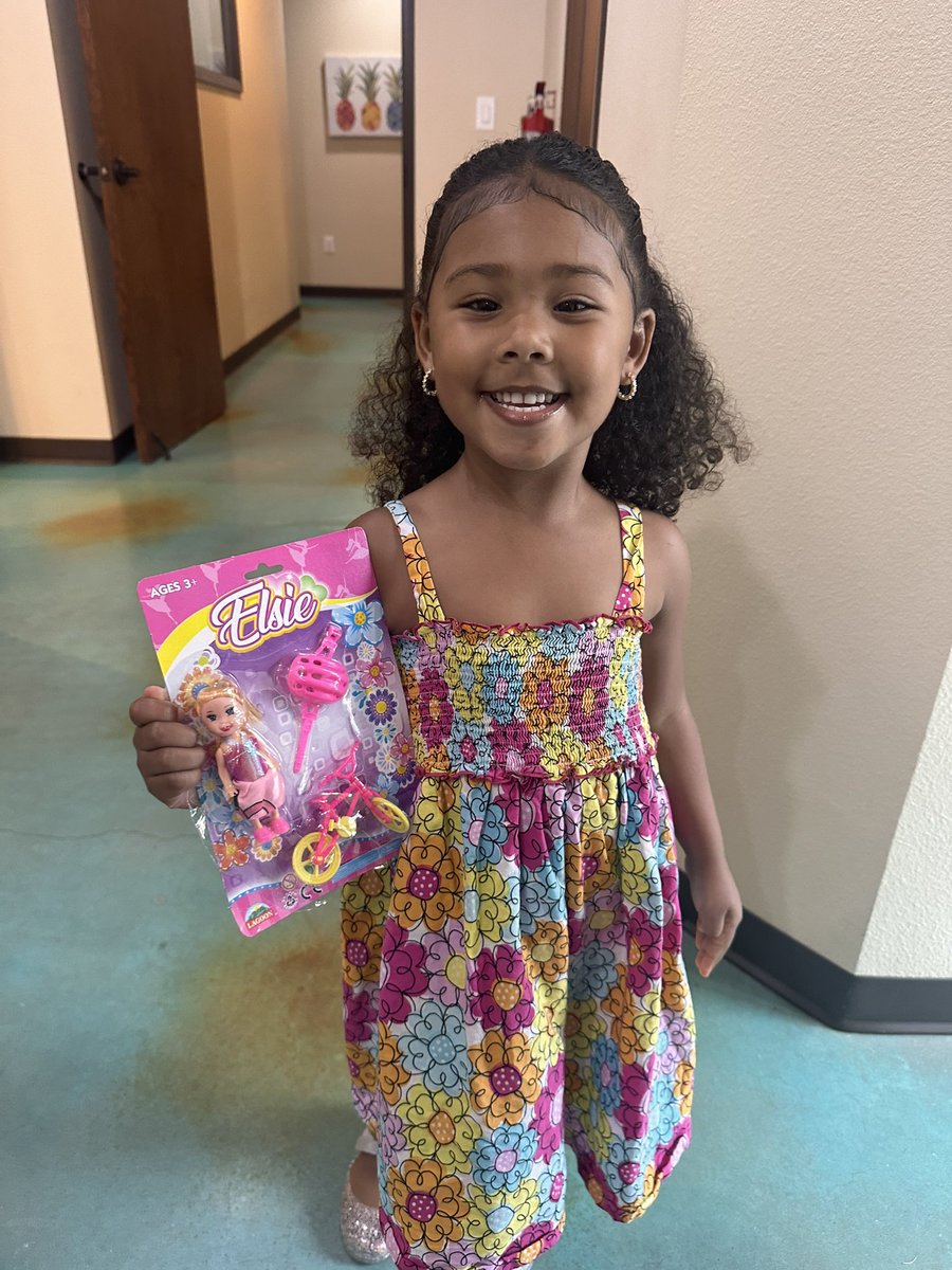 Here’s Karmen showing her beautiful smile and the cute doll she chose as her prize!  

#Cute #Smile #DentistFun #AlligatorDental #SanMarcos #WeMakeKidsSmile