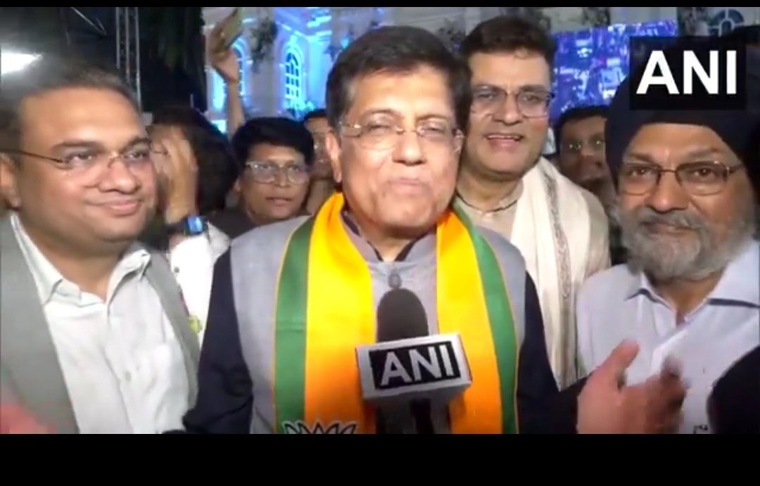 CCM'S (in front of SC): Election zaroori Hain ya exam? 

ICAI ke liye exam zyada zaroori hai

MEANWHILE IN FRONT OF MEDIA
                              ⬇️

From left : Dhiraj khandelwal and the one in the back smiling face guess his name 

#ICAI #icaiexams