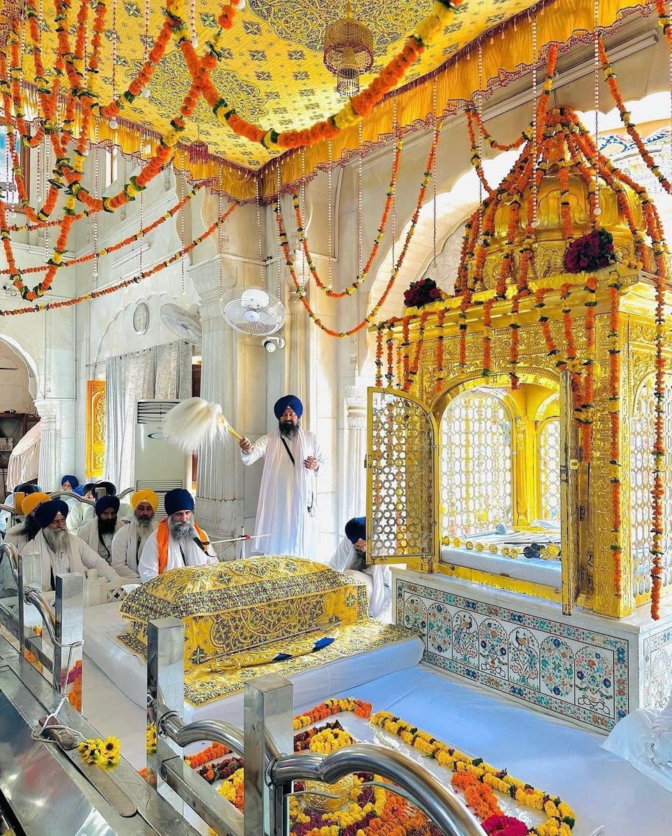 ਸੁਨਹੁ ਬੇਨੰਤੀਆ
ਸੁਆਮੀ ਮੇਰੇ ਰਾਮ॥
ਕੋਟਿ ਅਪ੍ਰਾਧ ਭਰੇ
ਭੀ ਤੇਰੇ ਚੇਰੇ ਰਾਮ॥ 

ਵਾਹਿਗੁਰੂ ਜੀ ❤️🌸🙏🏻