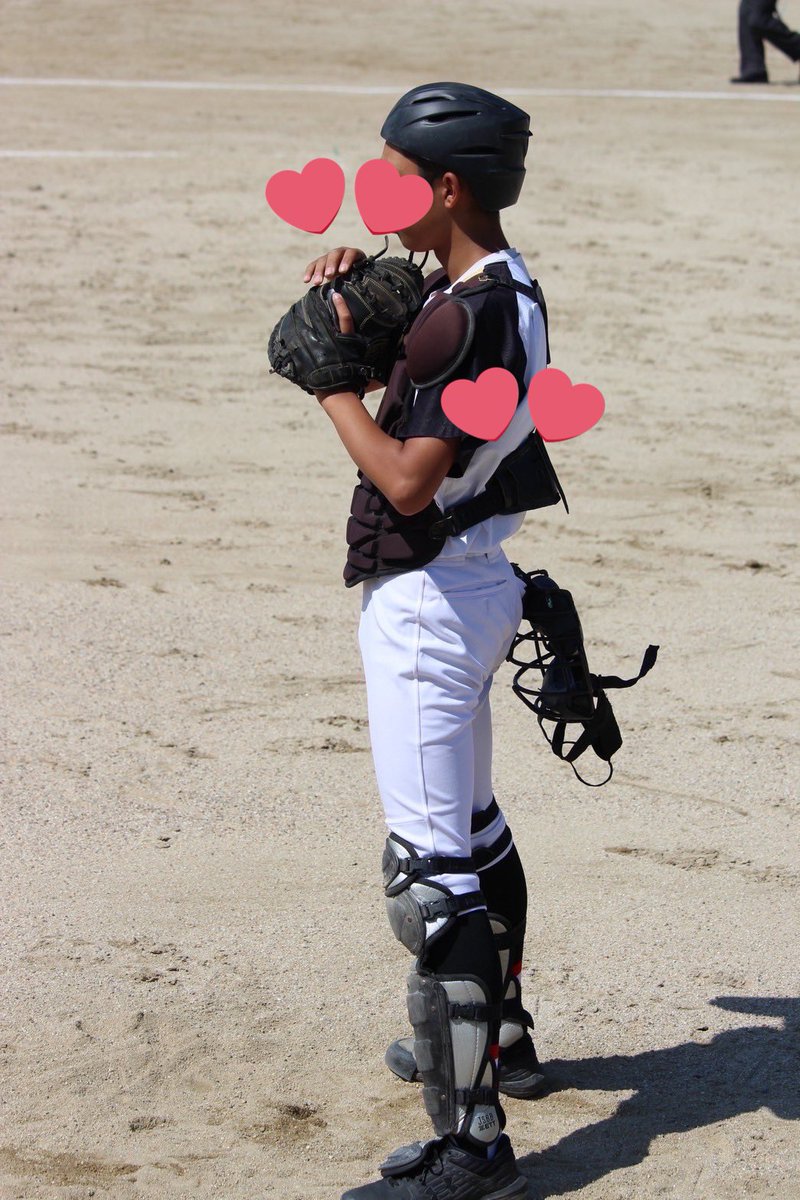 mocco_0207's tweet photo. 約1年以上ぶりの、キャッチャーでの試合⚾️
母は、やっぱりキャッチャー姿が好き♡

 #中2の春 https://t.co/iqBs8y4yNX