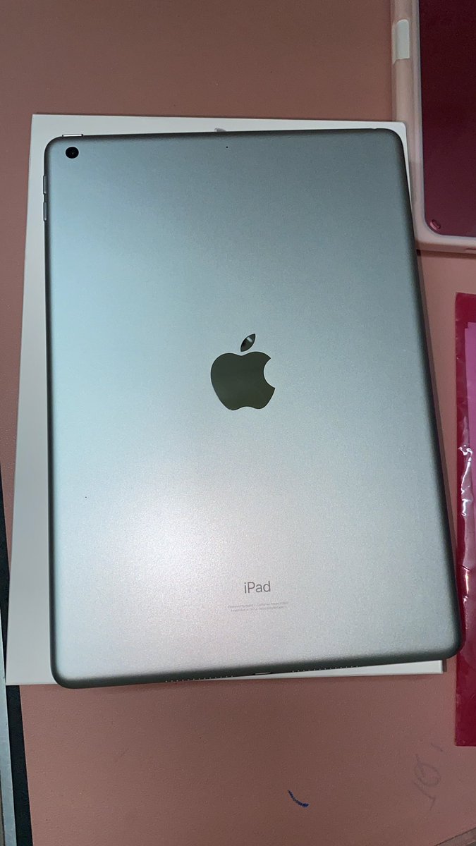 HELP RT
wts ipad 9th gen silver 64gb
(RM1000)

comes with: 
box + apple original cable