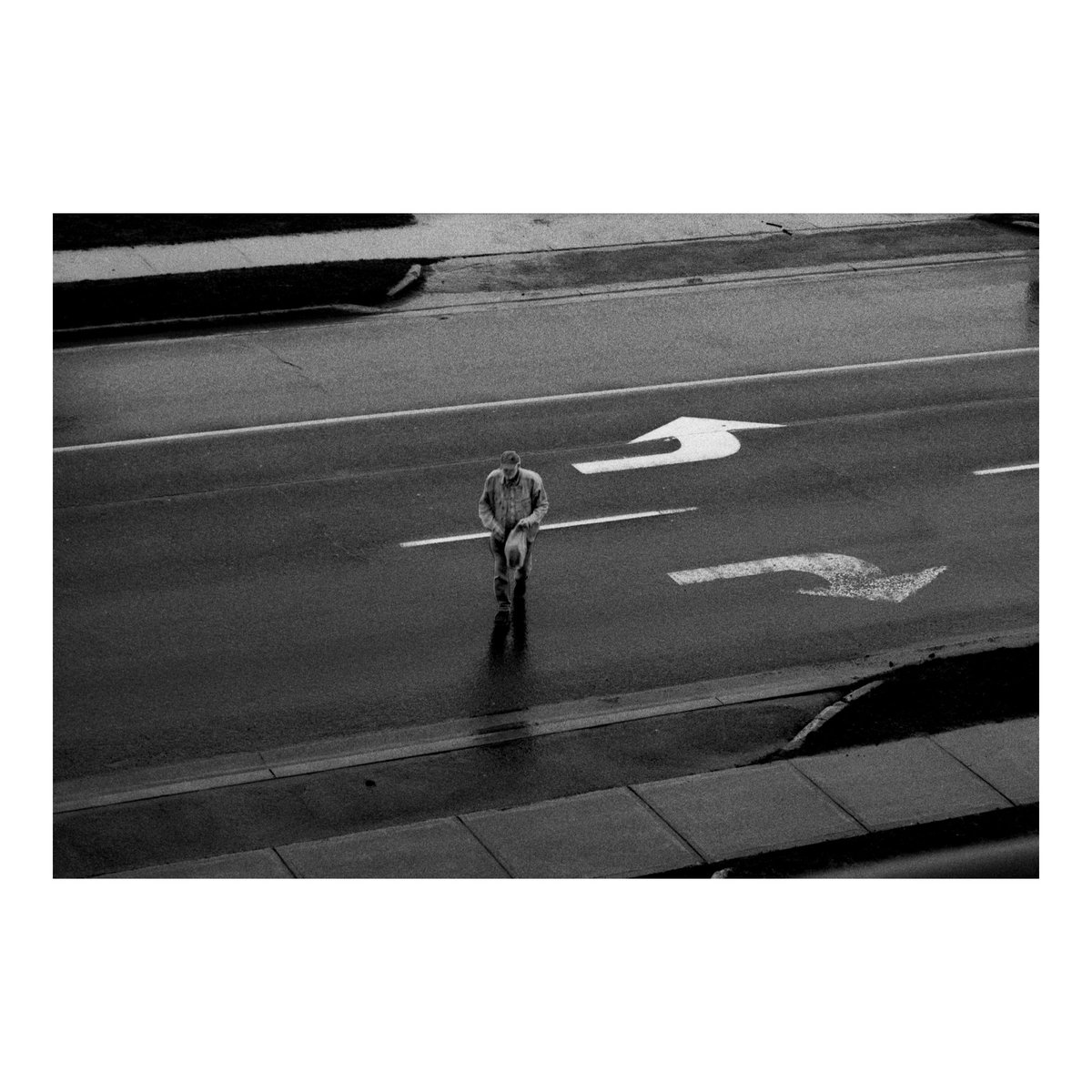#dodgeandburn #streetphotography #blackandwhitephotography  #documentaryphotography #leicam3 #leica90mm #kodak5222 #d96 #35mm #filmphotography #analogphotography