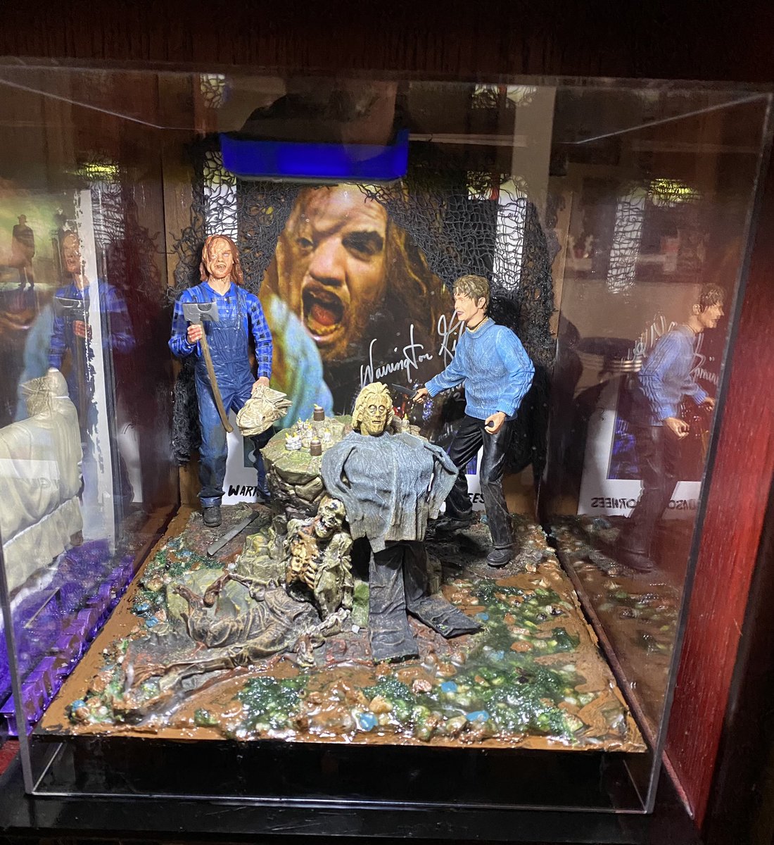 warriorsoz's tweet photo. Custom made Friday the 13th diorama with Neca figures and signed photo. @NECA_TOYS #HorrorArt #HorrorMovies #diorama @PSAcard https://t.co/mtiygYfD7h