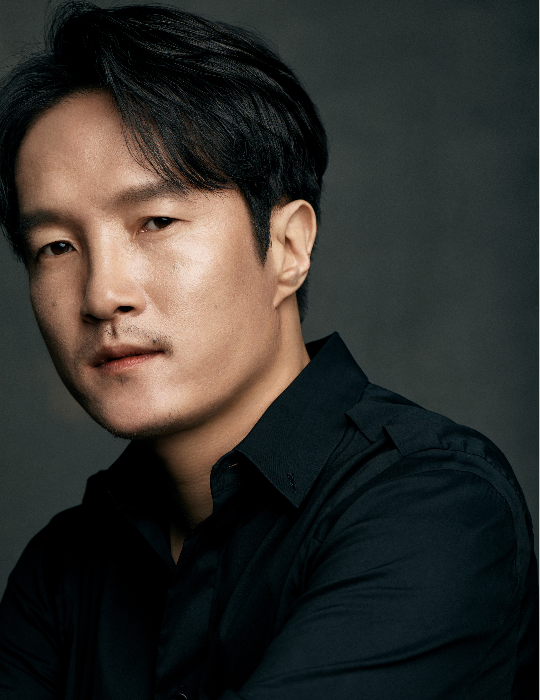 #LeeJoongOk confirmed cast for SBS drama <#AJudgeFromHell>, he will act as Jae-hyun who is a devil running a cleaning company called 'Soldier Cleaning' in the human world.

Broadcast in 2024.

#ParkShinHye #KimJaeYoung #KimInKwon #KimHyeHwa