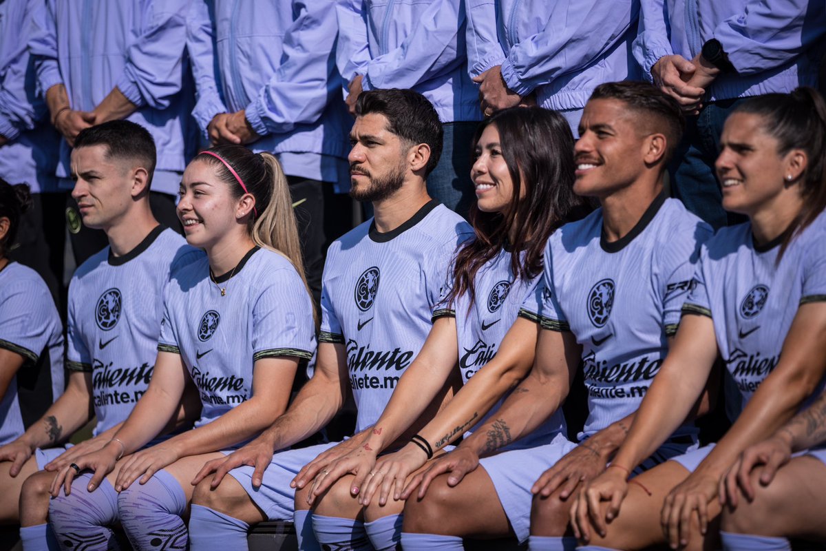 Me dijeron que la foto PERFECTA no existe y qué es esto entonces? 😍🥰🦅⚽️💜 los mejores jugadores de Las Ligas en una misma imagen @AmericaFemenil @ClubAmerica