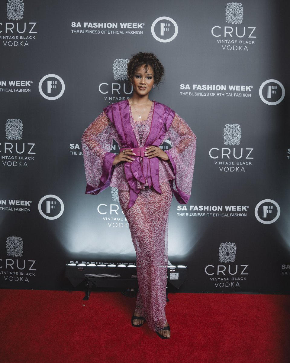 🚨 RED CARPET LOOKS 🚨 

#CRUZSAFW - the #SAFW x <a href="/Cruzvodka/">cruzvodka</a> Opening Party 

<a href="/Margo_Fargo/">Margo Fargo</a>
