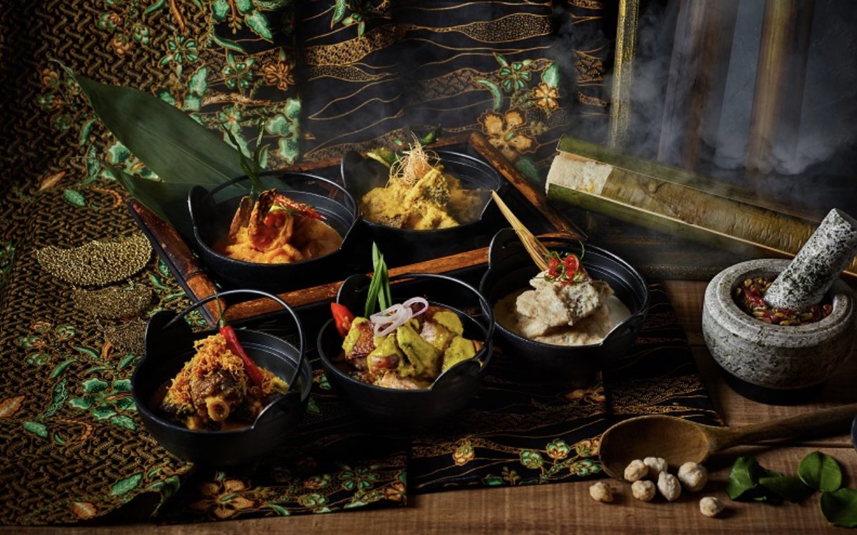 kl_continental's tweet photo. Hi Selamat Hari Raya! 🌙✨ 
Raya lasts a month, and what better way to celebrate than with colleagues, family, or friends? Book with us for a minimum of 30 pax at RM88/pax. Hurry and reserve your table now! 🍽️ 

Contact us ASAP at WhatsApp: 019-331 3196.
#BuffetExperience https://t.co/ExttN7jQWC