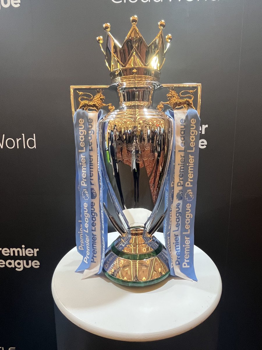 maato's tweet photo. プレミアリーグで流れているOCIのデモも再現

なんと本物のプレミアリーグの優勝トロフィー🏆が見れます！
本物なので触れません！近づきすぎるとセキュリティに注意されます笑
#ocwt #ocw https://t.co/dRUmoKRvSZ
