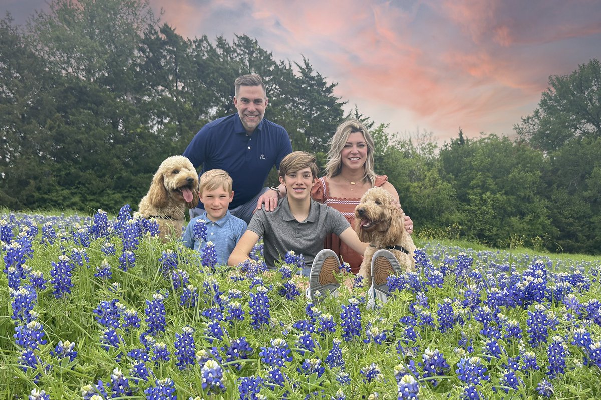 MrsBinnicker's tweet photo. Texas spring. #bluebonnets #texas #texasspring @DrBinnicker https://t.co/9K44quUr8z