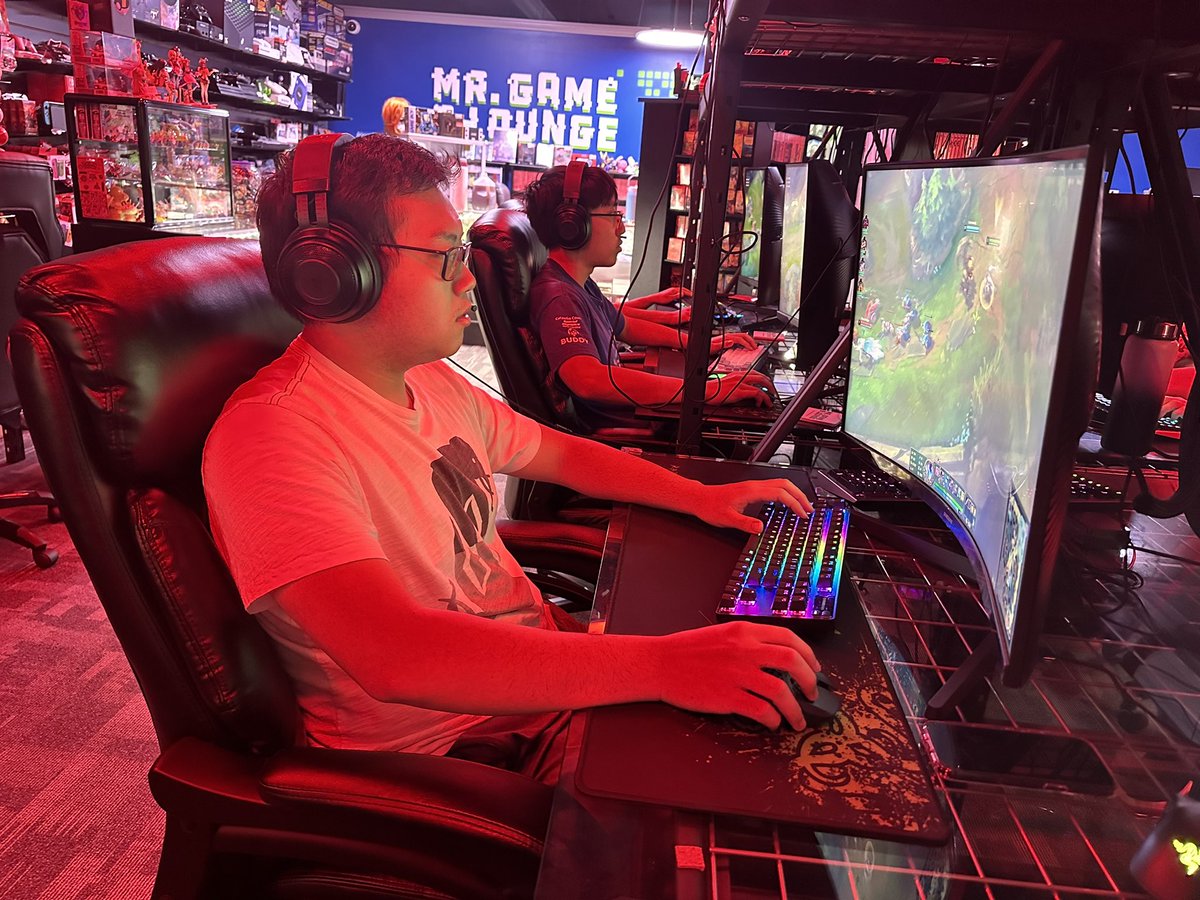 CVCCEsports's tweet image. ⚔️ ⚔️ HISTORY MADE! ⚔️⚔️

Our Red Hawk League of Legends team takes down College of Eastern Idaho 2-1 for its first-ever @neccgames National tournament win!

Thanks again to our partners @MGameandlounge for hosting us! #RedHawkNation