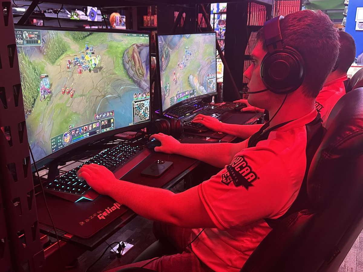 CVCCEsports's tweet image. ⚔️ ⚔️ HISTORY MADE! ⚔️⚔️

Our Red Hawk League of Legends team takes down College of Eastern Idaho 2-1 for its first-ever @neccgames National tournament win!

Thanks again to our partners @MGameandlounge for hosting us! #RedHawkNation