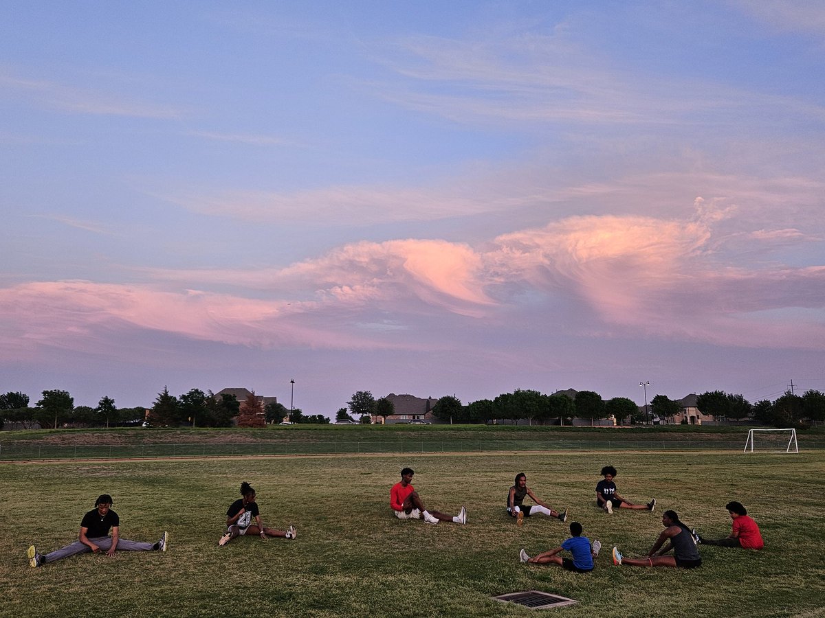 SheiNathan's tweet image. Despite the obstacles they come out to every practice, ready to work and dedicated to their goals. @TotrTrack 
#trackandfield #practicemakesprogress #justasummertrackcoach #380corridor