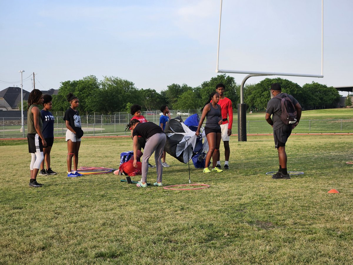SheiNathan's tweet image. Despite the obstacles they come out to every practice, ready to work and dedicated to their goals. @TotrTrack 
#trackandfield #practicemakesprogress #justasummertrackcoach #380corridor