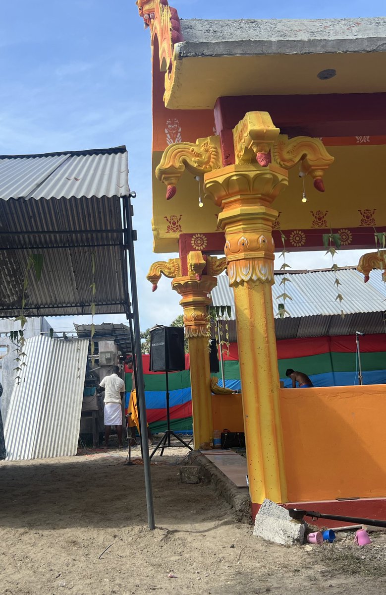 SSMBFrance's tweet photo. Ee Guntur lo Hanuman ki new tempel construction #Prowd https://t.co/1r9d3DSwDQ