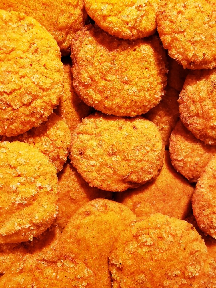 Eastern Orange Cookies~ Combining aromatic flavors from both Southern India and Indonesia, these snickerdoodle-type cookies are perfect for that midday nom craving, while eliciting memories of more wintry days.