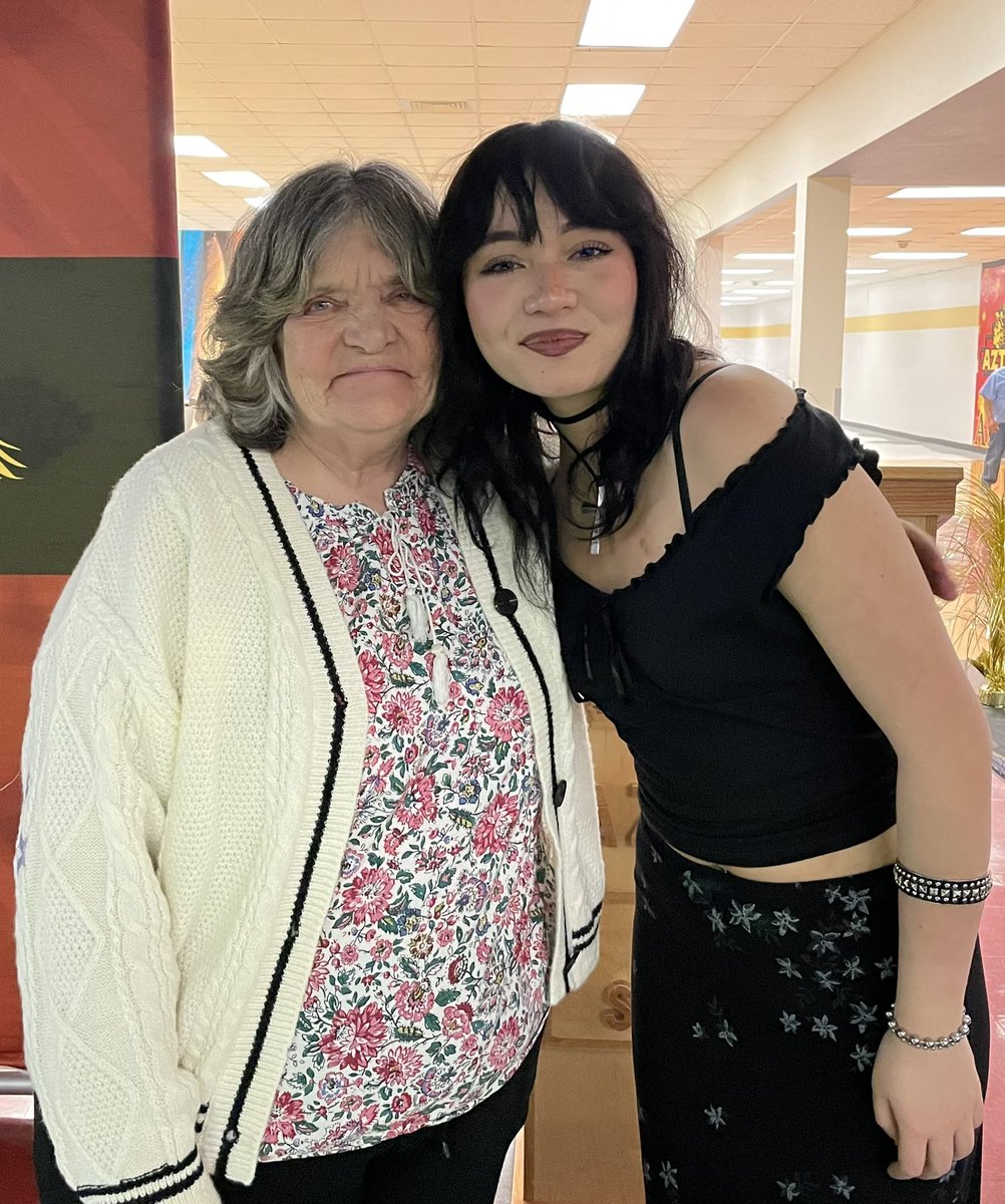 SavetheWoodz's tweet image. Top 15 Dinner for the graduates of the class of 2024. Congratulations to all these AMAZING scholars! Special shout out to my diligent decathlete, Susanna! 💜💙💜@Counselors_EDHS @AcadecTx @EDAztecs_HS @Counselors_EDHS @IBAztecs @MReyes_EECHS