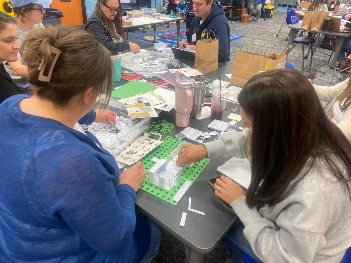 jlbowling's tweet photo. #RESAmakers became architects today as they designed and built houses with @Arckitmodel. @GabrionLaura @logiemwonyi @WayneRESA https://t.co/5Ff8BTMobN