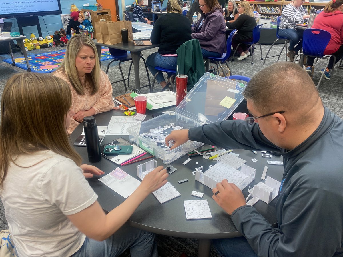 jlbowling's tweet photo. #RESAmakers became architects today as they designed and built houses with @Arckitmodel. @GabrionLaura @logiemwonyi @WayneRESA https://t.co/5Ff8BTMobN