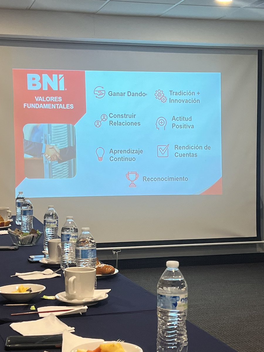 isidrobrgs's tweet photo. Creemos en la importancia de establecer relaciones sólidas y duraderas en el mundo empresarial. #BNI nos brinda la oportunidad perfecta para intercambiar ideas, compartir experiencias y descubrir nuevas oportunidades de colaboración.
.
.
.
#Networking #BNI #eBox #eBoxCode https://t.co/TFNtwAV9LG