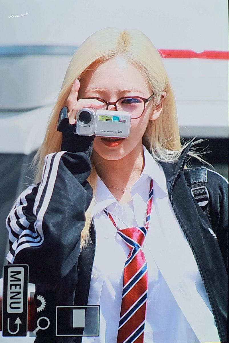 240418 프리뷰

#에이핑크 #Apink   #김남주 #남주 #Namjoo 
<a href="/APINKKNJ/">김남주</a>