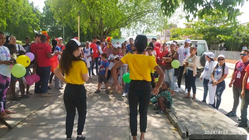 MeyvisEstevezE's tweet photo. A los muchach@s de Ciencias Médicas le enviamos un fuerte abrazo en nombre de la @UJCdeCuba en ocasión de celebrar el VIII Encuentro Nacional  de Estudiantes 2024. #OrgulloFEU @DiazCanelB @japortalmiranda @UJCdeCuba https://t.co/QrYssVqt5U