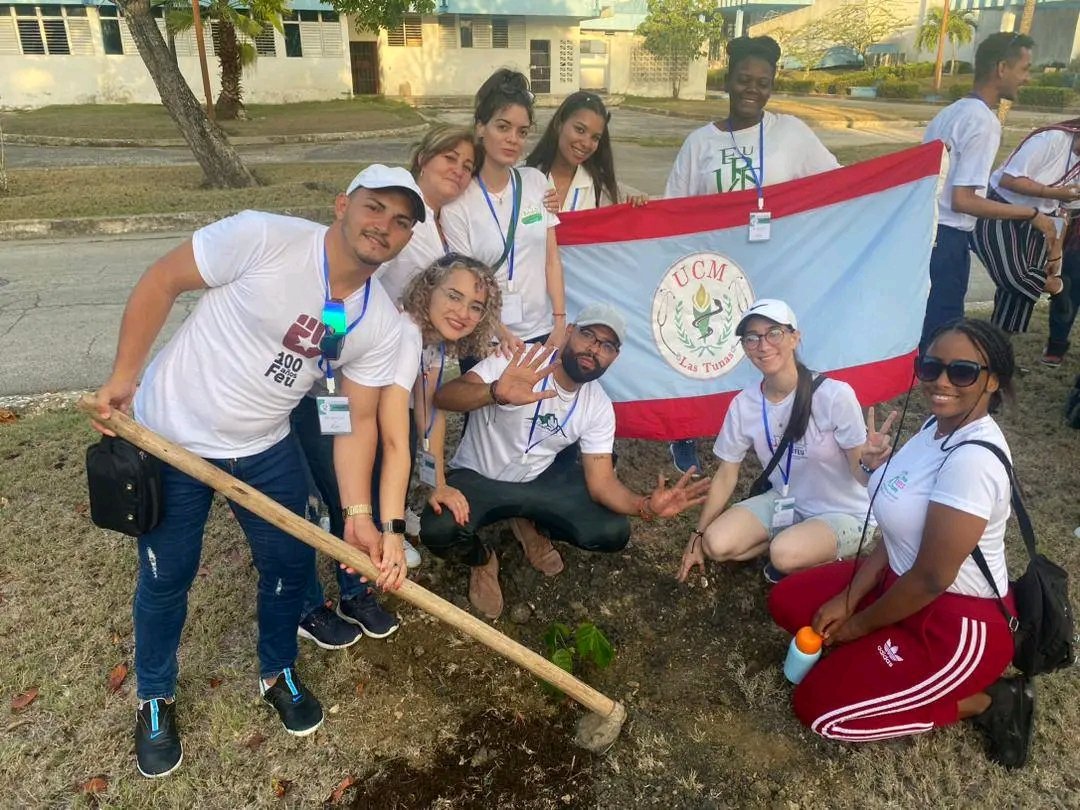 MeyvisEstevezE's tweet photo. A los muchach@s de Ciencias Médicas le enviamos un fuerte abrazo en nombre de la @UJCdeCuba en ocasión de celebrar el VIII Encuentro Nacional  de Estudiantes 2024. #OrgulloFEU @DiazCanelB @japortalmiranda @UJCdeCuba https://t.co/QrYssVqt5U
