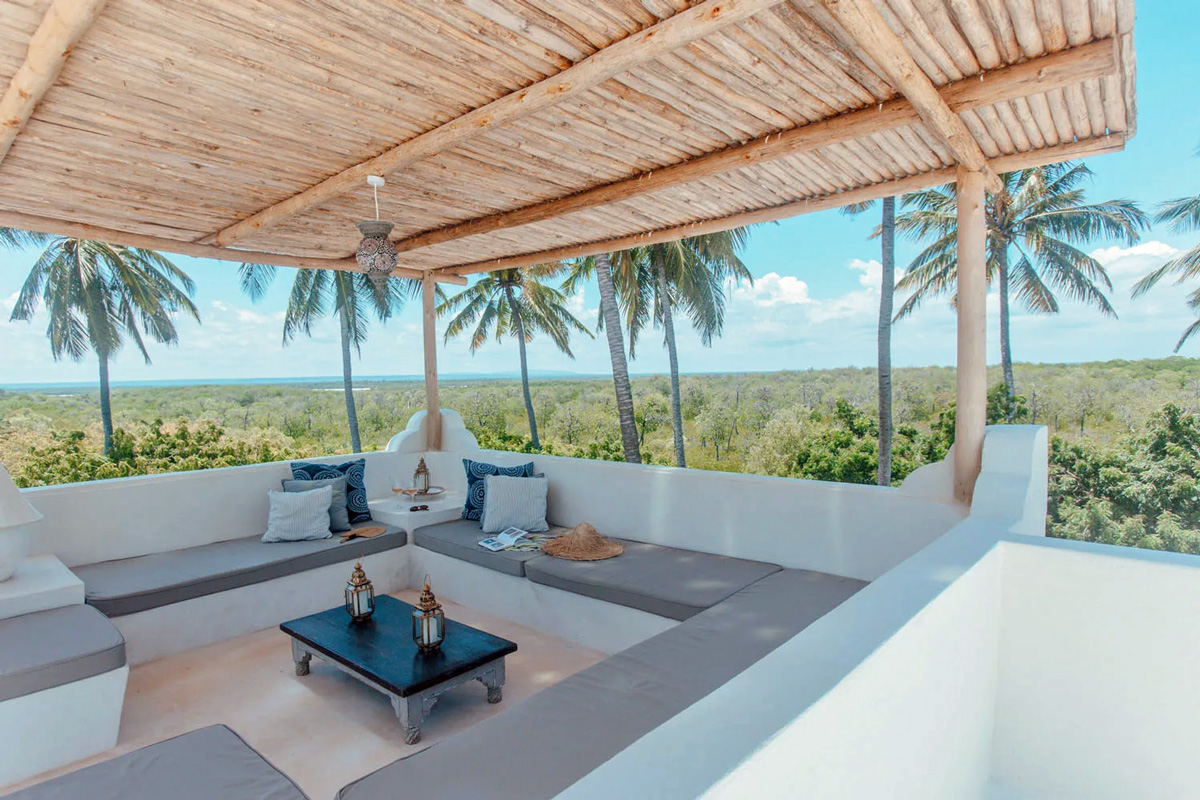 DiscoverWatamu's tweet photo. Escape to Azura Villa in Mida Forest, Watamu for a luxurious and private retreat. Enjoy indoor-outdoor living spaces, relax on the roof terrace with sunset views. Rates start at $400 per night for up to 8 pax. Book your getaway now! #DiscoverWatamu #Kenyacoast #vacationdream https://t.co/0TDZP2VtsM