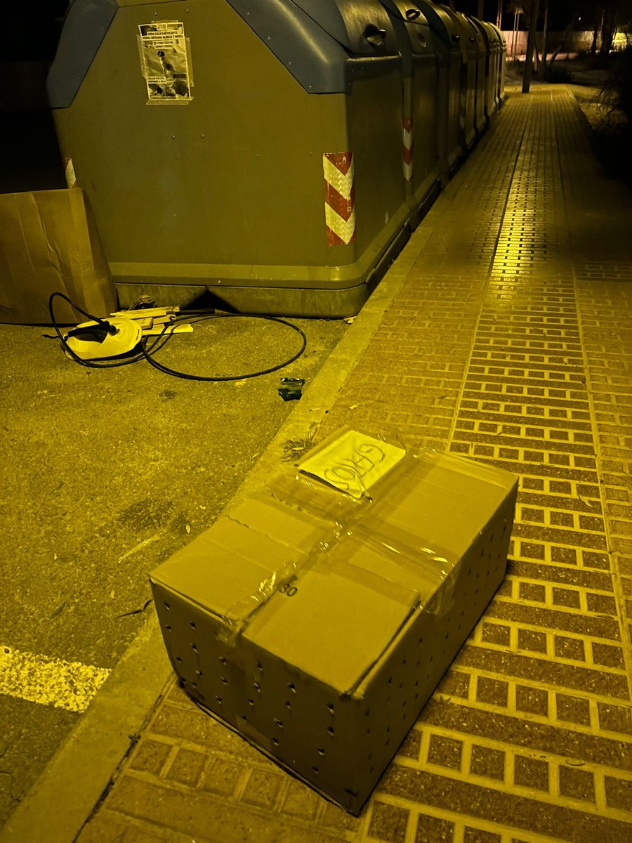 Gracias, señora alcaldesa <a href="/Carmen__Ferrer/">Carmen Ferrer Torres</a>  y a su departamento de medioambiente por su gran labor en tema animales. Este abandono es el fruto de su política nula de esterilización y de un programa CER inexistente en su municipio.Gracias por este sufrimiento innecesario