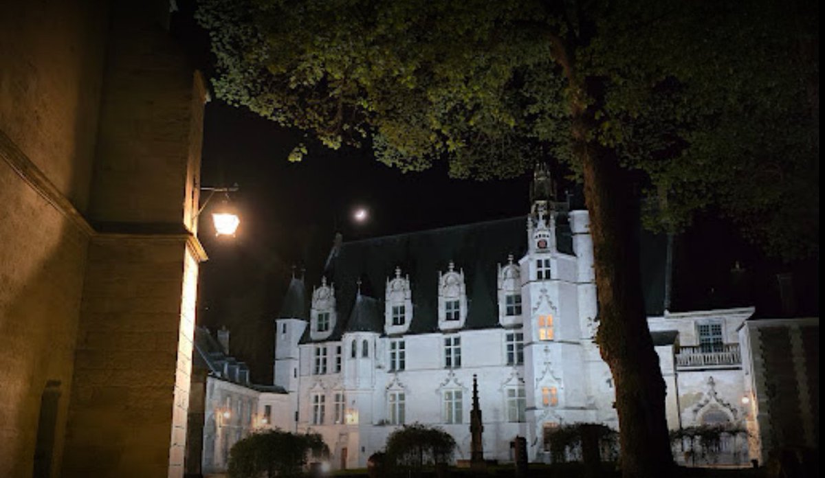 #JIMS2024 #AuMudo
La Journée Internationale des Monuments et des Sites passe aussi par le <a href="/MUDOOise/">MUDO-Musée de l'Oise</a> .
Ce prestigieux ensemble architectural, chargé d’histoire et doté de riches collections, est un incontournable fleuron du département et des monuments de #Beauvais. 
#Patrimoine