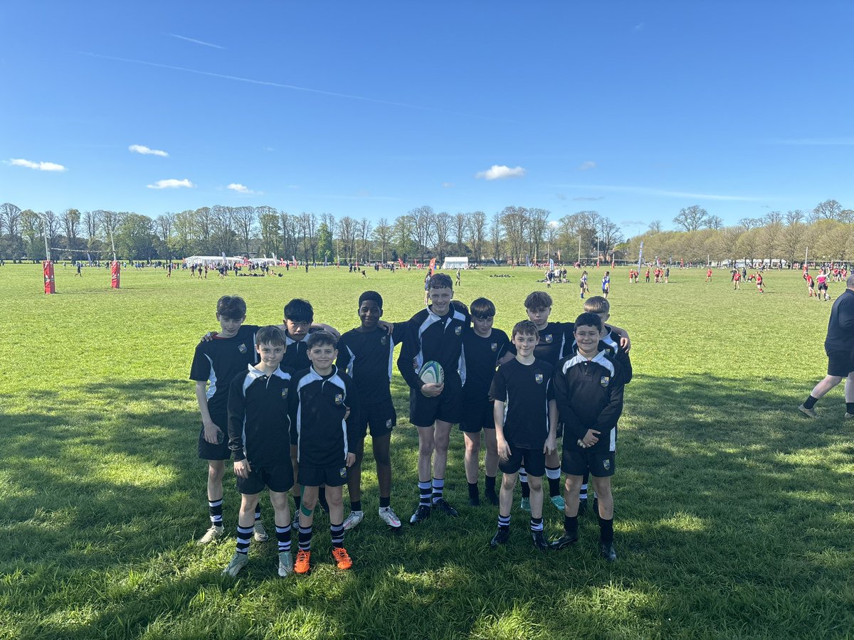 Our year 8 team ready to play there games at the URDD 7s today #UrddWRU7