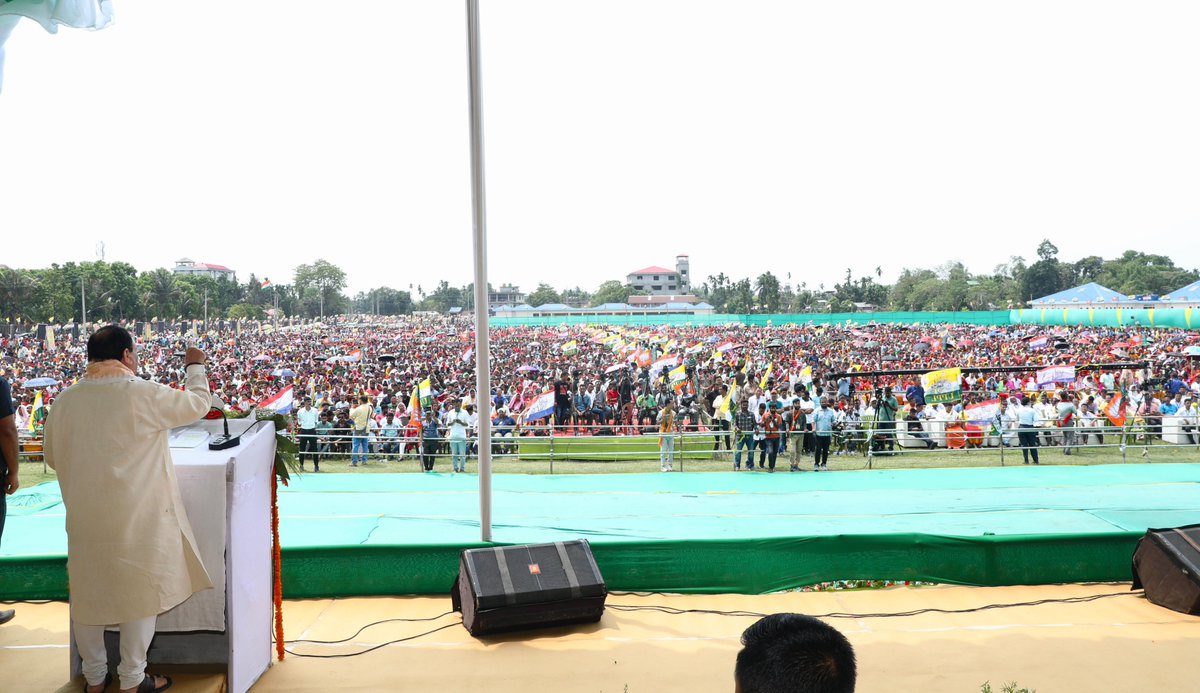 JPNadda's tweet photo. অসমৰ কোকৰাঝাৰত এন ডি এৰ এক বিশাল উৎসাহী  জনসভাত উপস্থিত থাকোঁ। এই বিশাল জনতাই  স্পষ্টভাৱে এন ডি এ চৰকাৰৰ প্ৰতি জনতাৰ সমৰ্থনৰ ইংগিত প্ৰদান কৰিলে।

আমাৰ চৰকাৰে সদায়ে অসমৰ জনসাধাৰণৰ প্ৰয়োজনীয়তাক অগ্ৰাধিকাৰ দি আহিছে, সেয়া বড়ো শান্তি চুক্তি হওঁক বা অসম ভূখণ্ডত এএফএছপিএ (AFSPA)হ্ৰাস কৰাই হওঁক।
আনহাতে ৰাজ্যখনত অভূতপূৰ্ব  উন্নয়ন আৰু বিকাশৰ জয়যাত্ৰা সুনিশ্চিত কৰা মাননীয় প্ৰধানমন্ত্ৰী শ্ৰী @narendramodi জীৰ দূৰদৰ্শী নেতৃত্বত অসমে '”আবকি বাৰ ৪০০ পাৰ'ৰ মনোভাৱৰে উন্নয়নৰ আদৰ্শৰে নেতৃত্বাধীন এন ডি এ চৰকাৰক পুনৰ ঘূৰাই অনাৰ সিদ্ধান্ত লৈছে ।